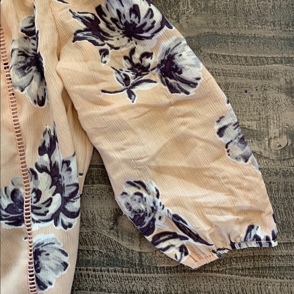 Flowy off shoulder floral top - Picture 4 of 7